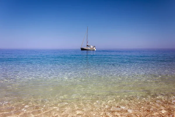 异国情调的爱奥尼亚海沙滩 myrthos — 图库照片
