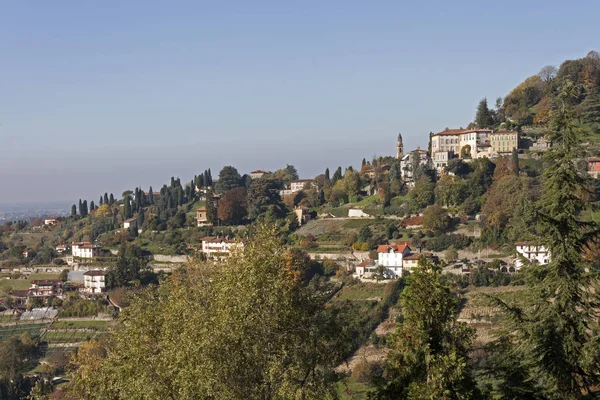 Bergamo, İtalya'nın eteklerindeki bir görünüm — Stok fotoğraf