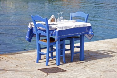 Geleneksel Yunan tavernası tablosu