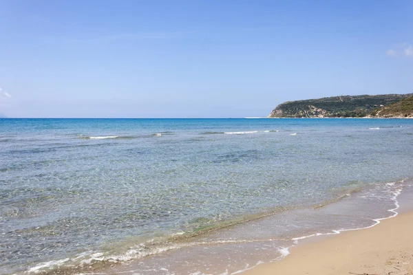 The sea in front of the Kaminia Beach in Kefalonia. — Stock Photo, Image