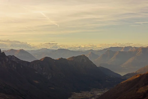 Zonsondergang op de Alpen en Vooralpen — Stockfoto