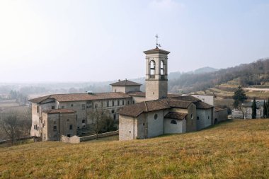 Astino Vadisi ve eski manastır, İtalya 