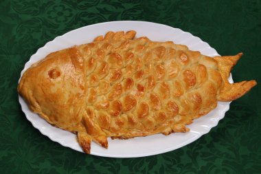 ev yapımı balık şeklinde pasta