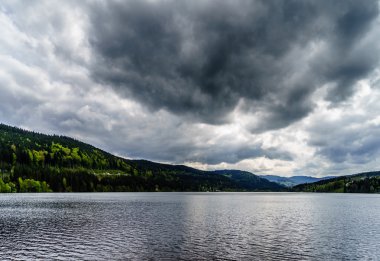 Güney Almanya Kara Orman Titisee güzelliği bir görünümünü