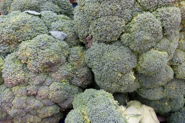 Çarşıda Ham Brokoli Yığını Satışa Hazır