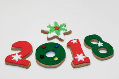 2018 Noel Yılbaşı kurabiyeleri izole beyaz arka plan üzerinde