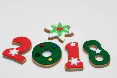 2018 Noel Yılbaşı kurabiyeleri izole beyaz arka plan üzerinde