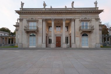 Varşova Polonya 2014 Ekim tarihi Saray Bahçe ve göl Varşova