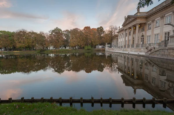 Warschau Polen 2014 Oktober Historische Paleis Tuin Lake Warschau — Stockfoto