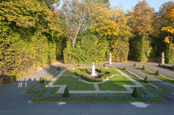 ヴィラヌフ宮殿ワルシャワ ポーランド 2014 月宮殿周辺ガーデン エクステリア ビュー — ストック写真