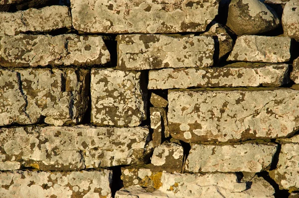 Fond de mur en pierre altérée — Photo