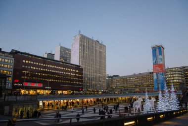 Sergels Meydanı Stockholm Merkezi'nin aydınlatma