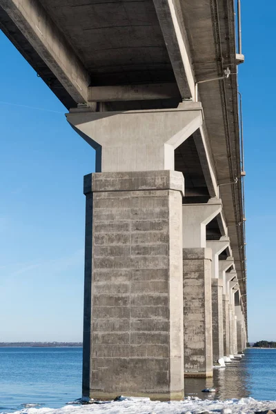 Underneath the bridge — Stock Photo, Image