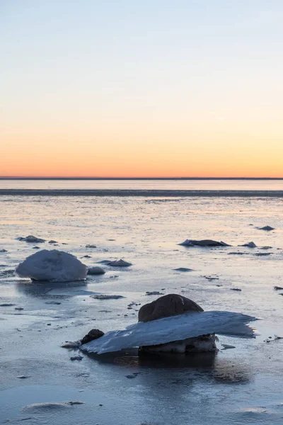 Ledové útvary pobřežím — Stock fotografie