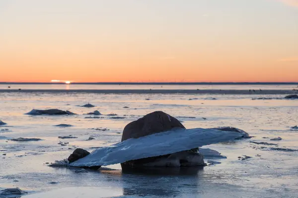 Ice formation by the coast — Stock Photo, Image