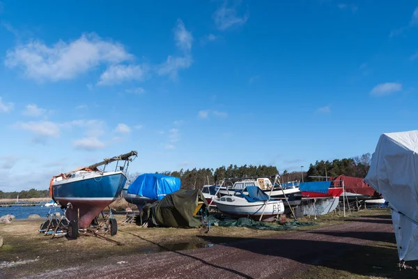 Armazenamento de inverno de pequenos barcos — Fotografia de Stock