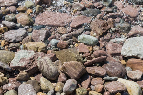다채로운 젖은 돌 — 스톡 사진