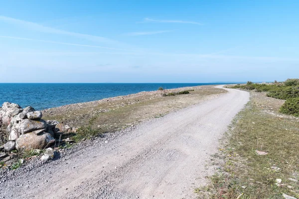 Feldweg entlang der Küste — Stockfoto