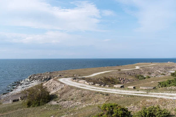 Landschaft mit Schotterpiste entlang der Küste — Stockfoto
