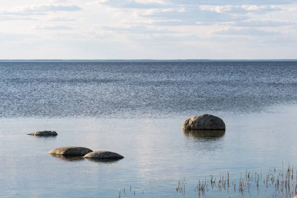 Küstenblick Mit Felsen Ruhigen Wasser Der Ostsee — Stockfoto