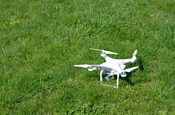Drone on grass ready to fly — Stock Photo, Image