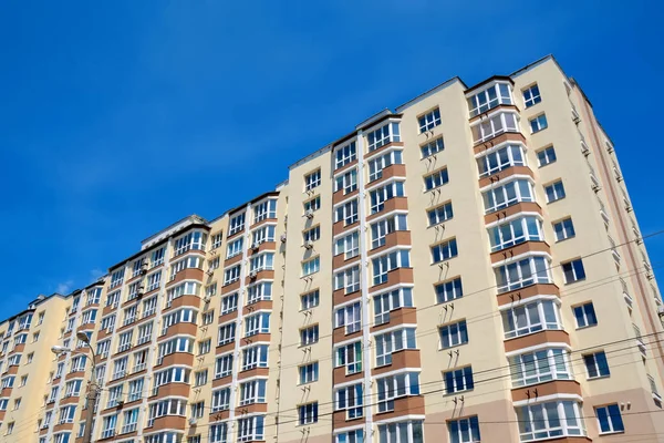 Construção de um novo bloco de apartamentos — Fotografia de Stock