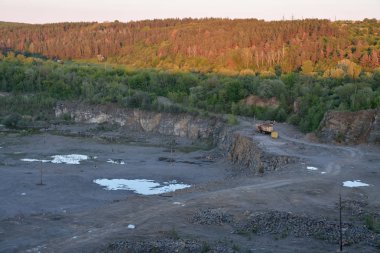 alacakaranlıkta panorama granit ocağına