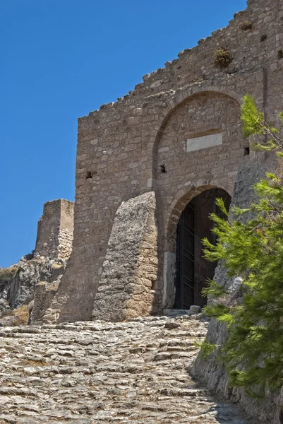 Brána starobylé pevnosti. — Stock fotografie