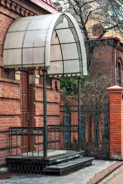 Veranda mit Geländer. — Stockfoto