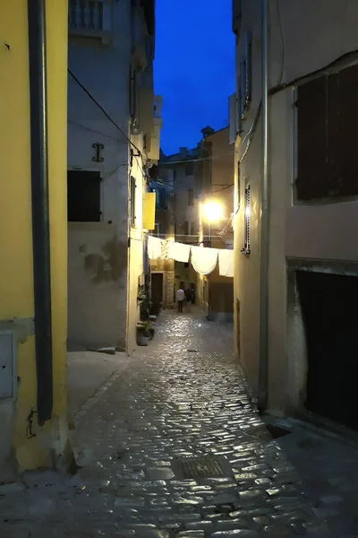 Na rua da noite . — Fotografia de Stock