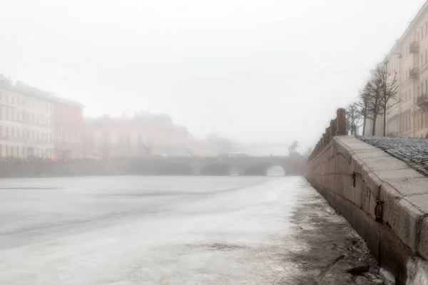 Niebla Sobre Río Fontanka Madrugada Febrero Ciudad San Petersburgo —  Fotos de Stock