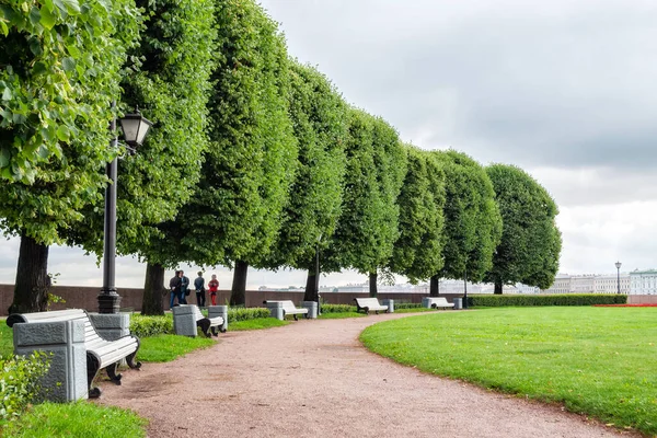 San Pietroburgo Russia Luglio Cittadini Visitatori Passeggiano Piazza Della Città — Foto Stock