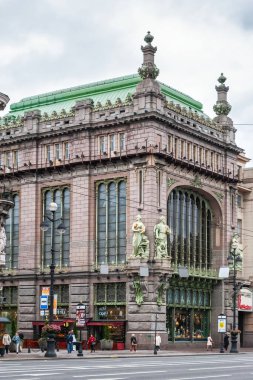 Saint Petersburg, Rusya, 8 Eylül 2016: 18 Eylül 2016 'da Nevsky Prospekt ve Malaya Sadovaya caddelerinin köşesindeki Eliseev kardeşlerin tarihi binasının görüntüsü.
