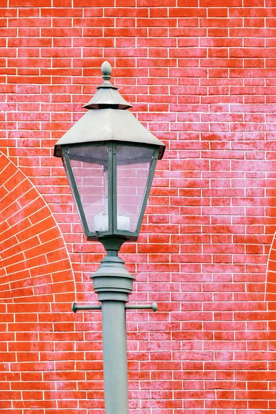 Fragment Lampy Ulicznej Tle Ściany Czerwonej Cegły — Zdjęcie stockowe