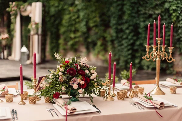 Festliche Tischkerze Blumen — Stockfoto