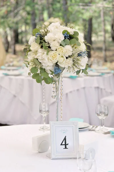 Mesa de casamento de hóspedes com número — Fotografia de Stock