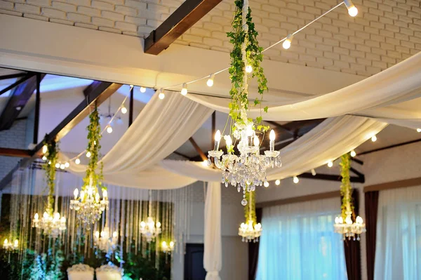 Ceiling Decor with tulle and eclectic chandeliers — Stock Photo, Image