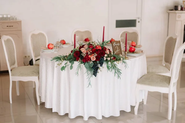 Glorious autumn bouquet on guest wedding table