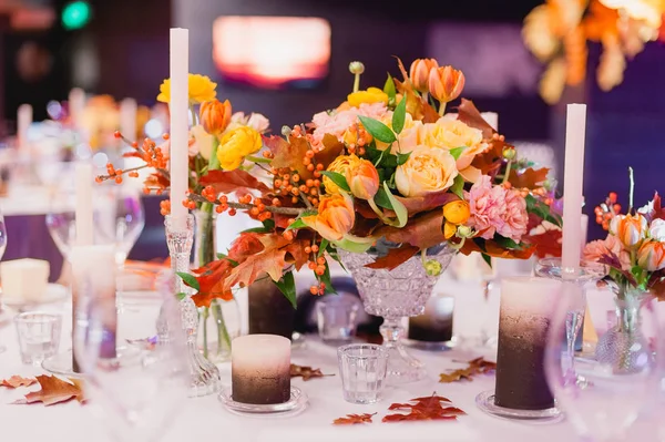 Elegant beautiful table decorated. Закрывай. Концепция свадьбы — стоковое фото