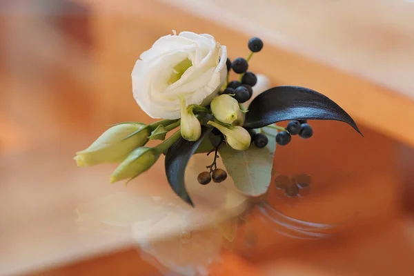 Rose bud in tenderless boutonniere, closeup — Stock Photo, Image
