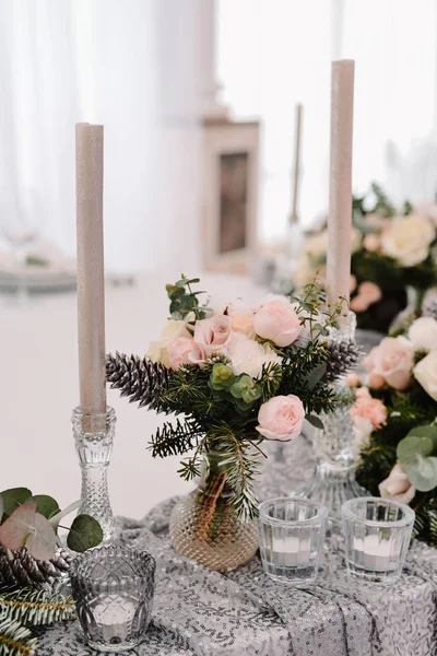 Beau bouquet sans tendresse sur table de mariage — Photo