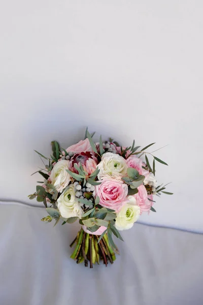 Wedding flowers, bridal bouquet closeup. Decoration made of rose — Stock Photo, Image