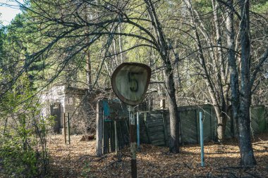 Şehir ruhu Pripyat. Chernobyl dışlama bölgesi. Çernobil nükleer santralinde meydana gelen kaza. Kazaların sonuçları. Sarı radyasyon işareti. Tehlikeli bir bölge. Radyasyon ile enfeksiyon.