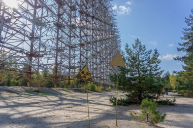 Şehir ruhu Pripyat. Chernobyl dışlama bölgesi. Çernobil nükleer santralinde meydana gelen kaza. Kazaların sonuçları. Sarı radyasyon işareti. Tehlikeli bir bölge. Radyasyon ile enfeksiyon.