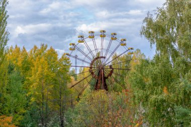 Şehir ruhu Pripyat. Chernobyl dışlama bölgesi. Çernobil nükleer santralinde meydana gelen kaza. Kazaların sonuçları. Sarı radyasyon işareti. Tehlikeli bir bölge. Radyasyon ile enfeksiyon.