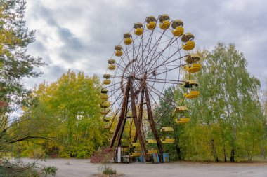 Şehir ruhu Pripyat. Chernobyl dışlama bölgesi. Çernobil nükleer santralinde meydana gelen kaza. Kazaların sonuçları. Sarı radyasyon işareti. Tehlikeli bir bölge. Radyasyon ile enfeksiyon.
