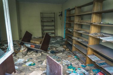 Şehir ruhu Pripyat. Chernobyl dışlama bölgesi. Çernobil nükleer santralinde meydana gelen kaza. Kazaların sonuçları. Sarı radyasyon işareti. Tehlikeli bir bölge. Radyasyon ile enfeksiyon.