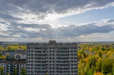Şehir ruhu Pripyat. Chernobyl dışlama bölgesi. Çernobil nükleer santralinde meydana gelen kaza. Kazaların sonuçları. Sarı radyasyon işareti. Tehlikeli bir bölge. Radyasyon ile enfeksiyon.