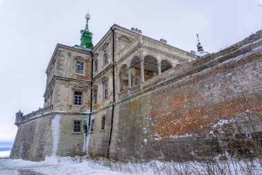 Eski kale, Podgoretsky kalesi. Antik şatonun mimarisinin elementleri. Batı Ukrayna 'nın Lviv ilçesine bağlı Pidhirtsi köyündeki Podgoretsky kalesi.