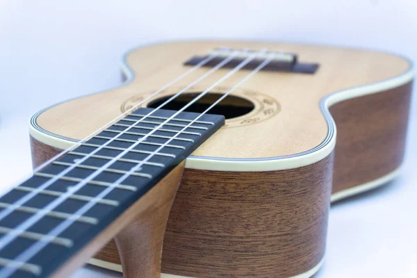 Bruine Ukelele Hawaiiaanse Gitaar Geïsoleerd Witte Achtergrond Rechtenvrije Stockfoto's